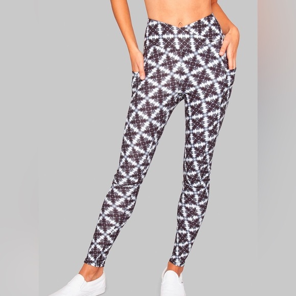 Wolven Kona Crossover Pocket Legging - Picture 1 of 6